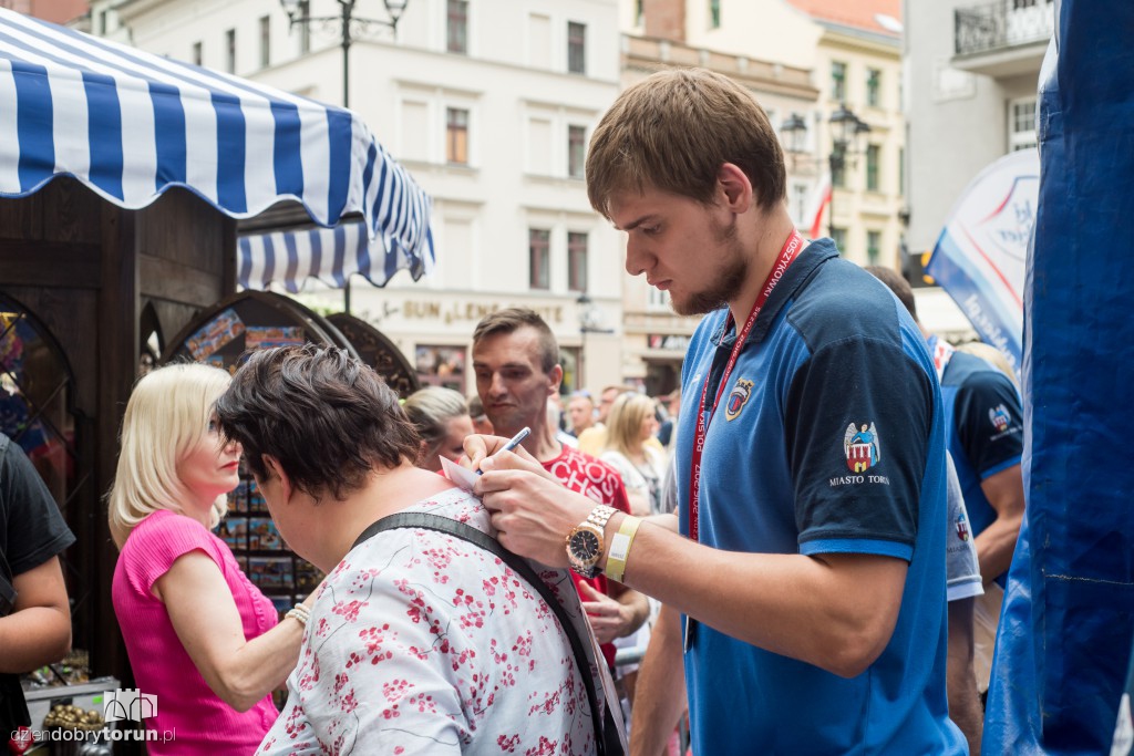 Twarde Pierniki fetują na Rynku Staromiejskim!