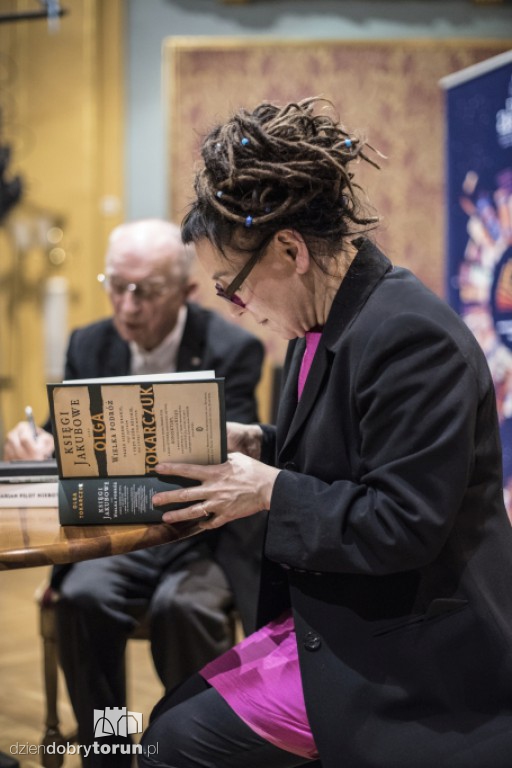 Tokarczuk i Nogaś w Dworze Artusa