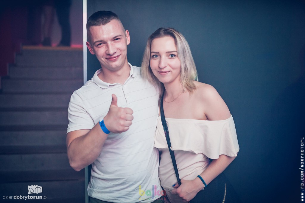 Tłumy przed wejściem do tego lokalu