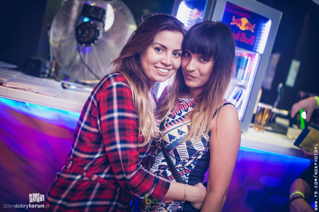 Tłumy przed wejściem do tego lokalu