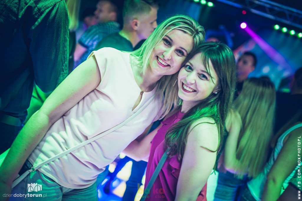 Tłumy przed wejściem do tego lokalu