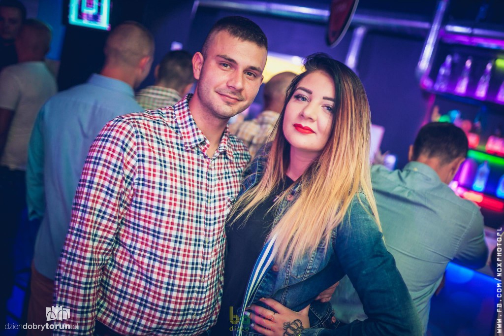 Tłumy przed wejściem do tego lokalu