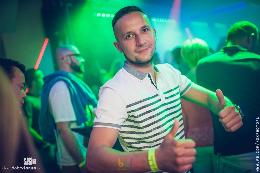 Tłumy przed wejściem do tego lokalu