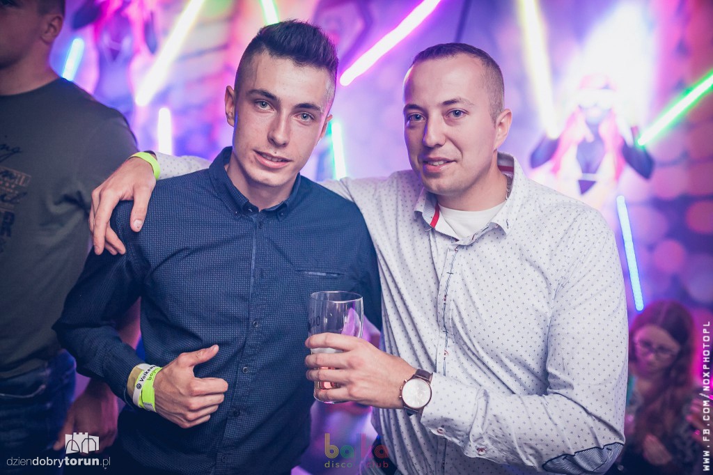 Tłumy przed wejściem do tego lokalu