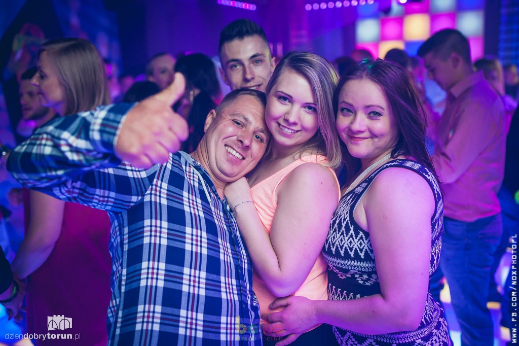 Tłumy przed wejściem do tego lokalu