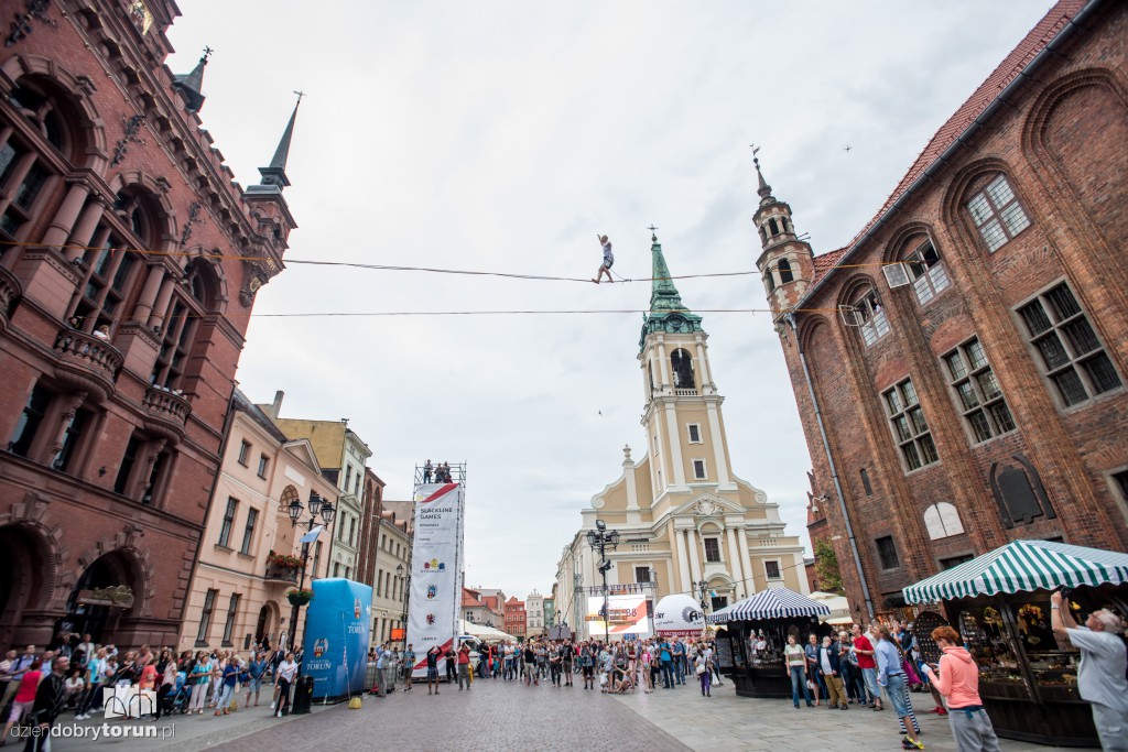 Linoskoczkowie na Rynku Staromiejskim