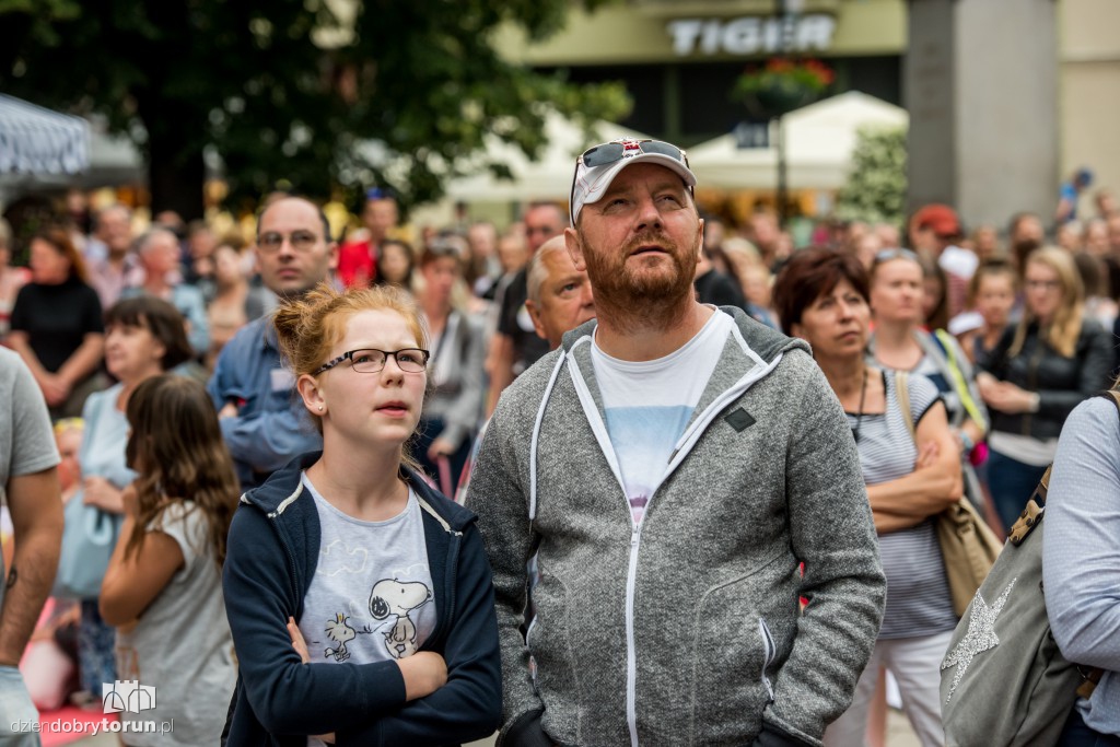 Linoskoczkowie na Rynku Staromiejskim