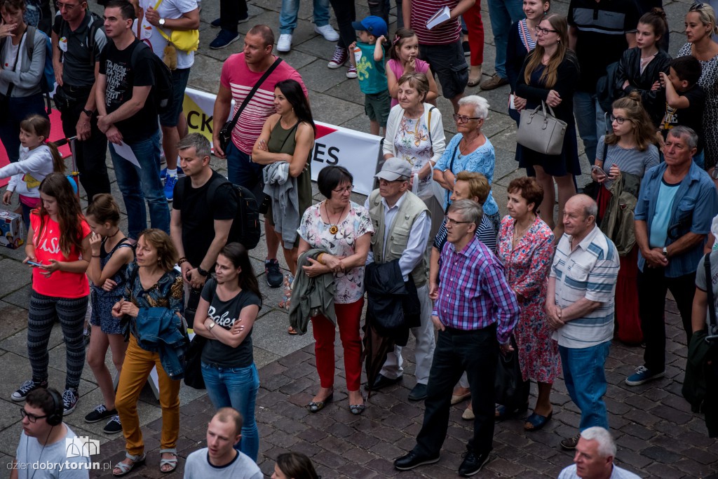 Linoskoczkowie na Rynku Staromiejskim