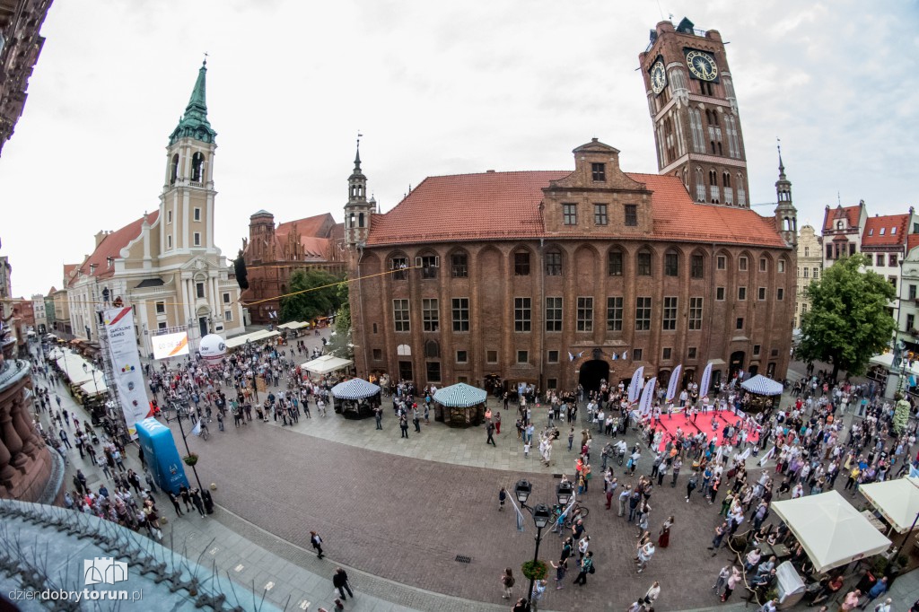 Linoskoczkowie na Rynku Staromiejskim