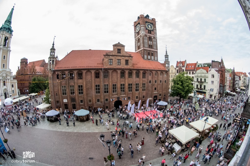 Linoskoczkowie na Rynku Staromiejskim
