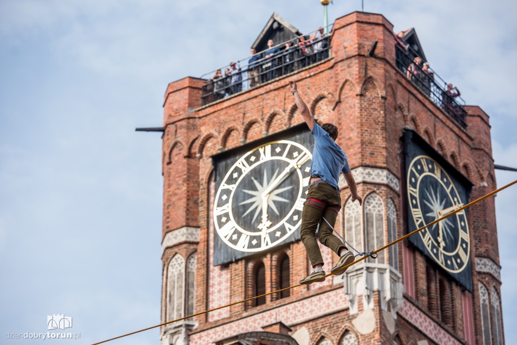 Linoskoczkowie na Rynku Staromiejskim