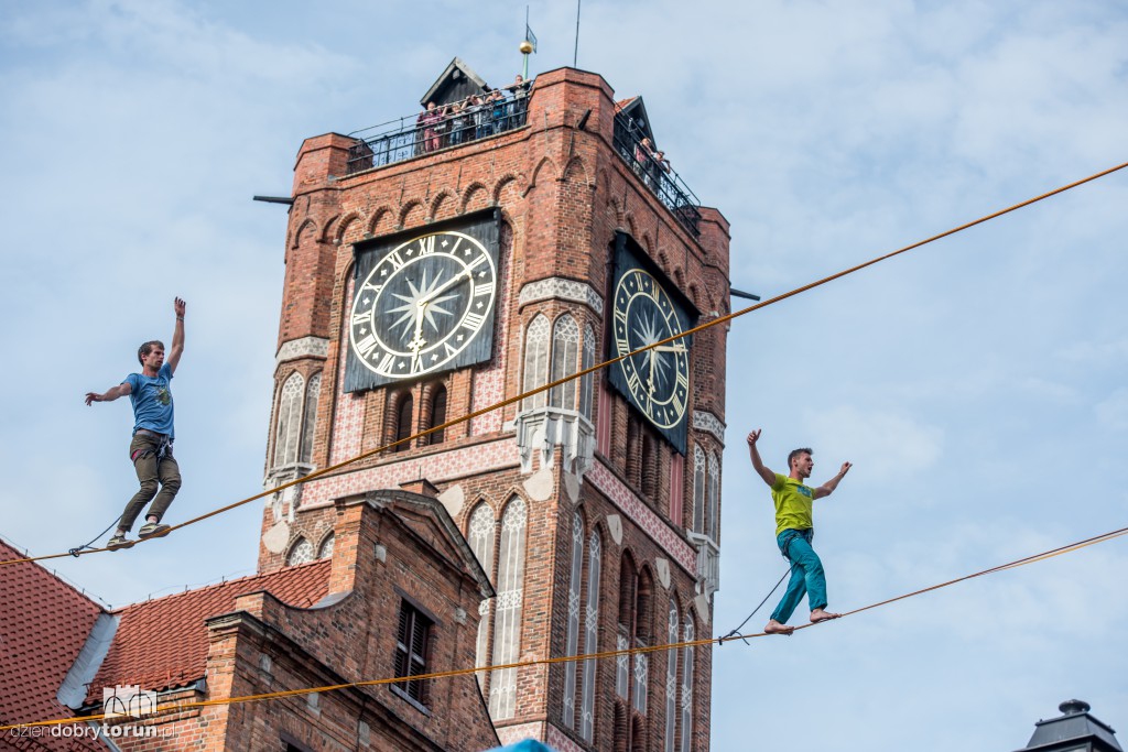 Linoskoczkowie na Rynku Staromiejskim