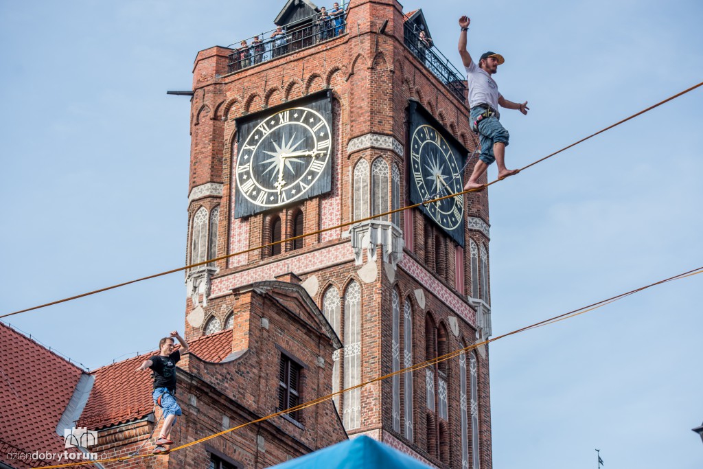 Linoskoczkowie na Rynku Staromiejskim