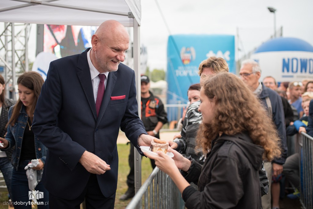 Piknik rodzinny na błoniach
