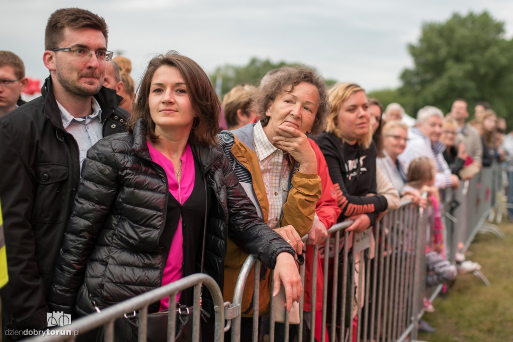 Piknik rodzinny na błoniach