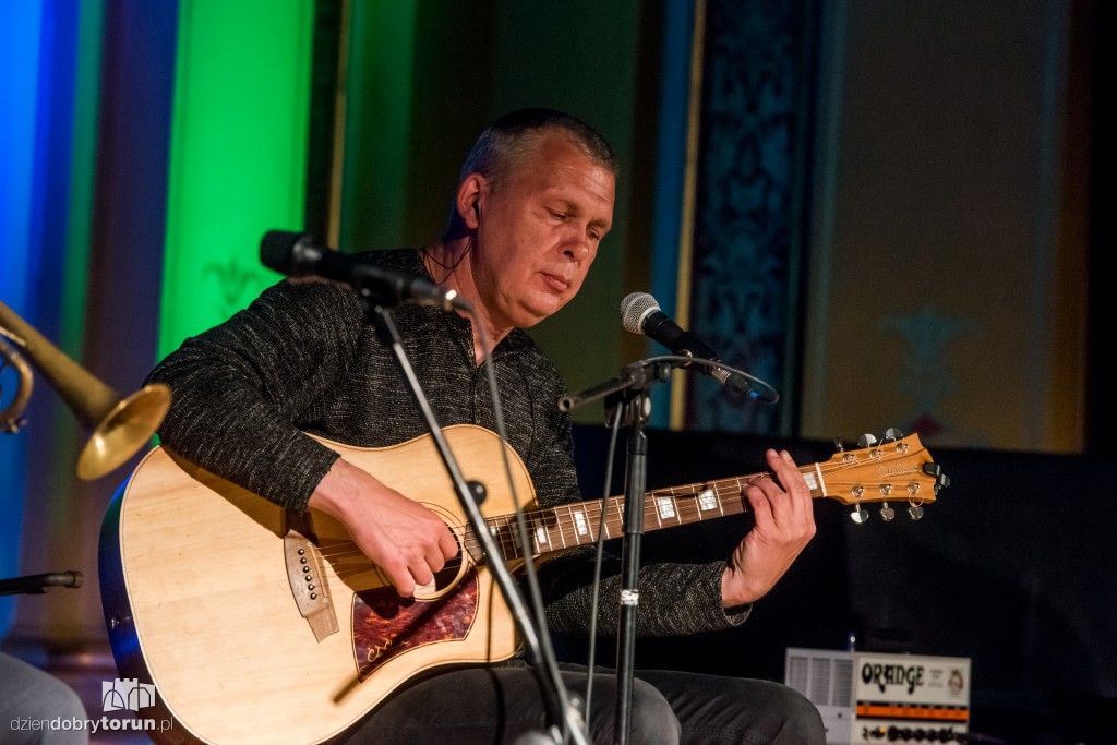 Adam Nowak i Akustyk Amigos w Artusie