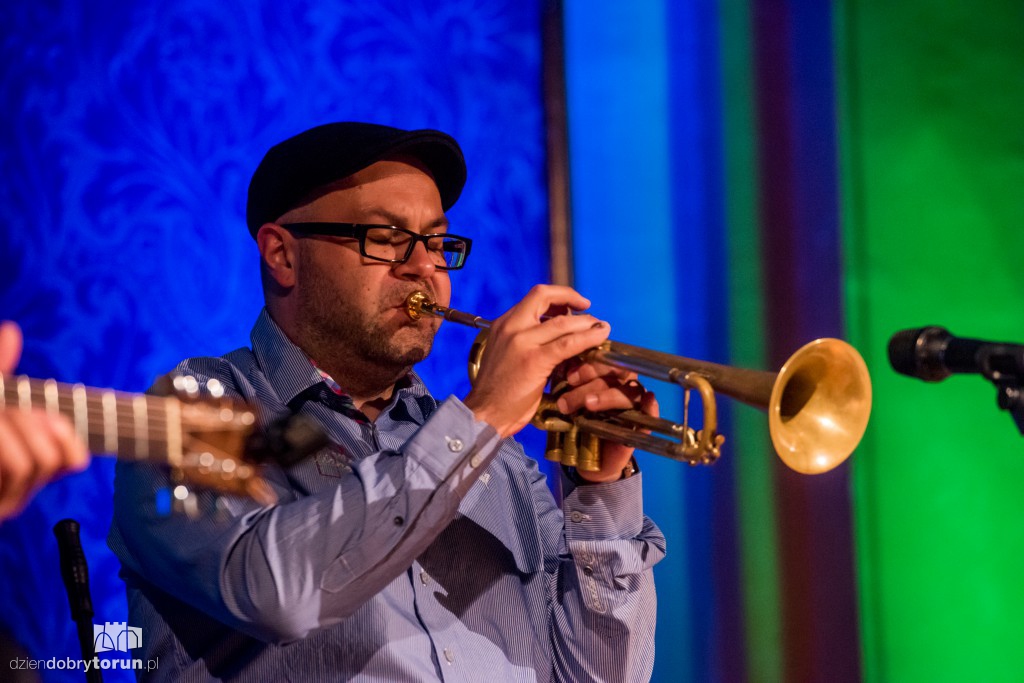 Adam Nowak i Akustyk Amigos w Artusie