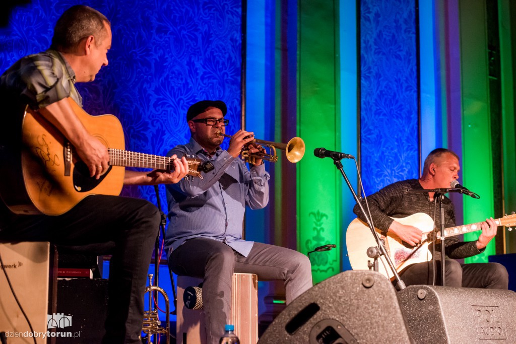 Adam Nowak i Akustyk Amigos w Artusie