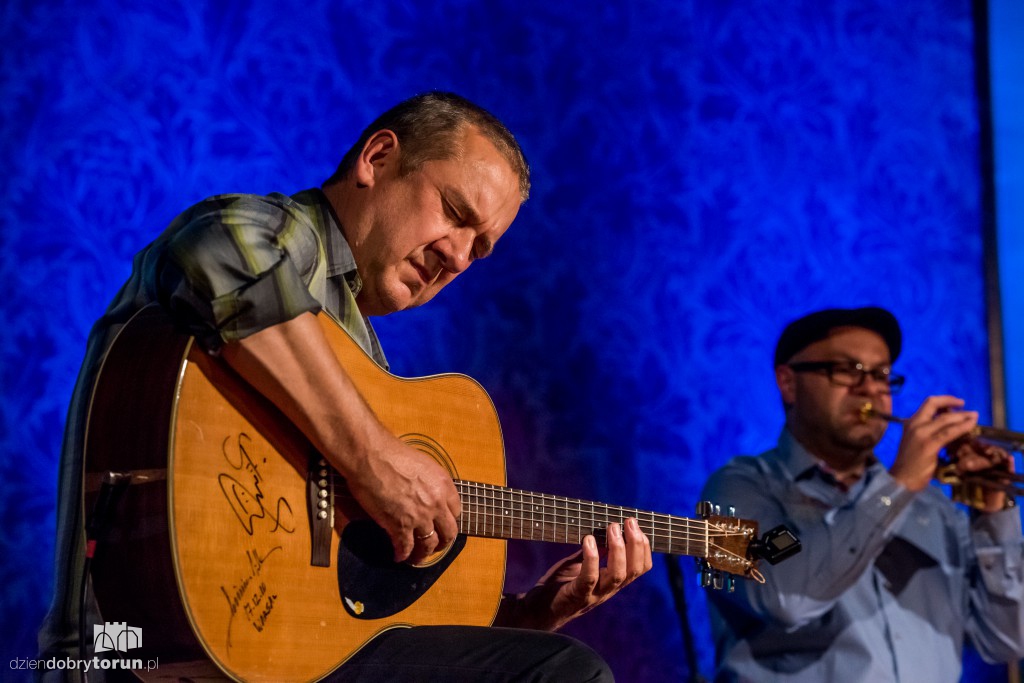Adam Nowak i Akustyk Amigos w Artusie