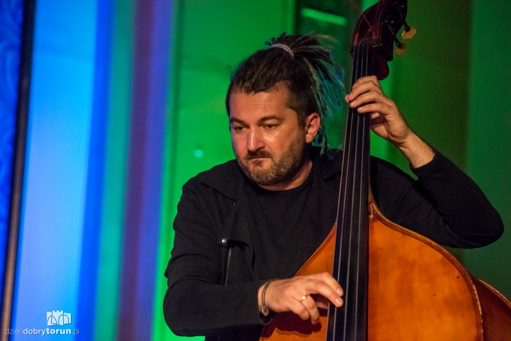 Adam Nowak i Akustyk Amigos w Artusie