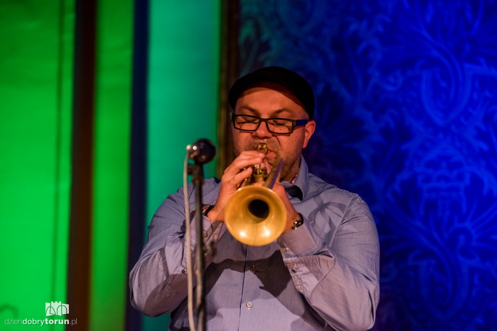 Adam Nowak i Akustyk Amigos w Artusie