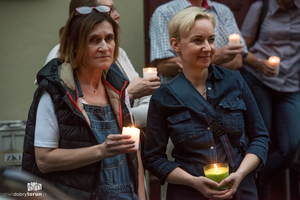 Łańcuch światła przed Sądem Okręgowym