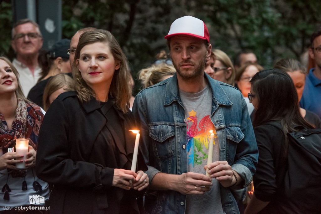 Łańcuch światła przed Sądem Okręgowym