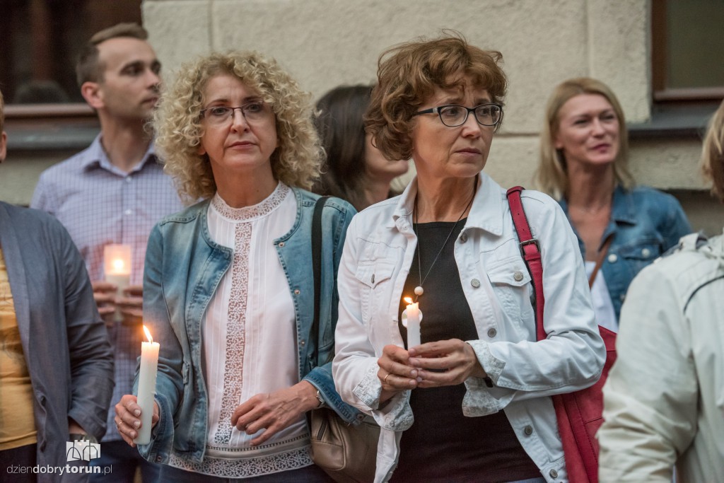 Łańcuch światła przed Sądem Okręgowym