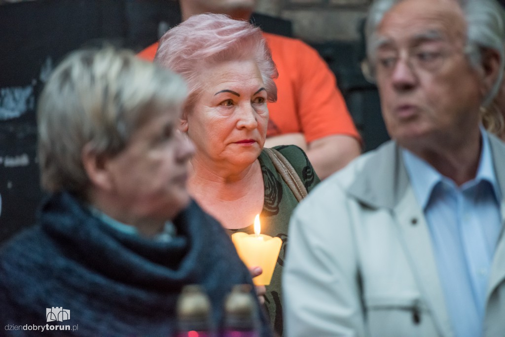 Łańcuch światła przed Sądem Okręgowym