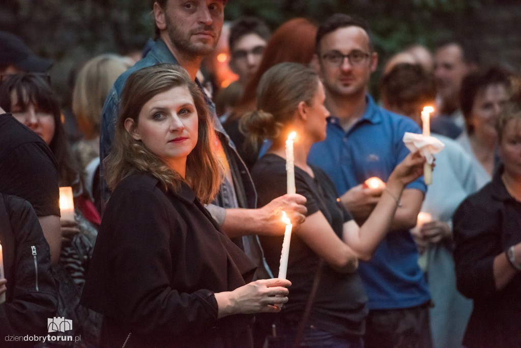 Łańcuch światła przed Sądem Okręgowym