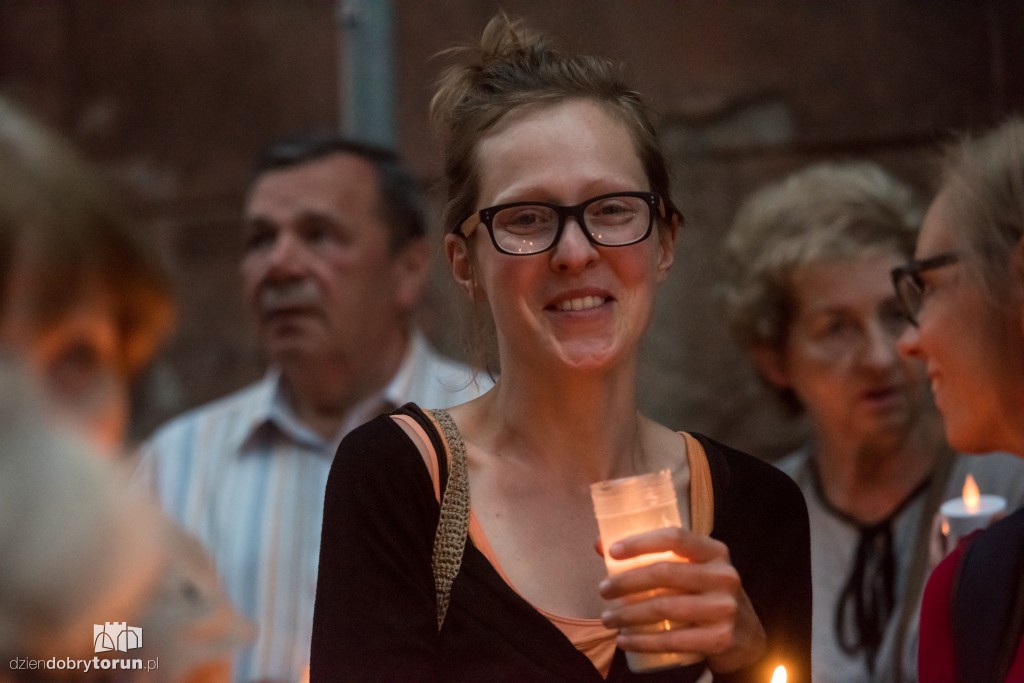 Łańcuch światła przed Sądem Okręgowym