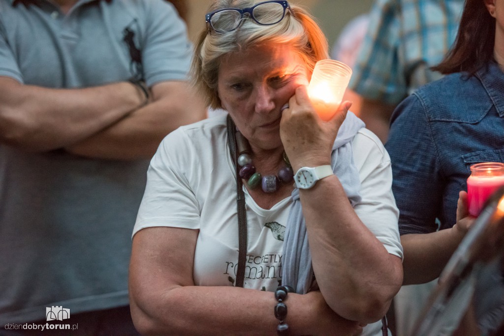 Łańcuch światła przed Sądem Okręgowym