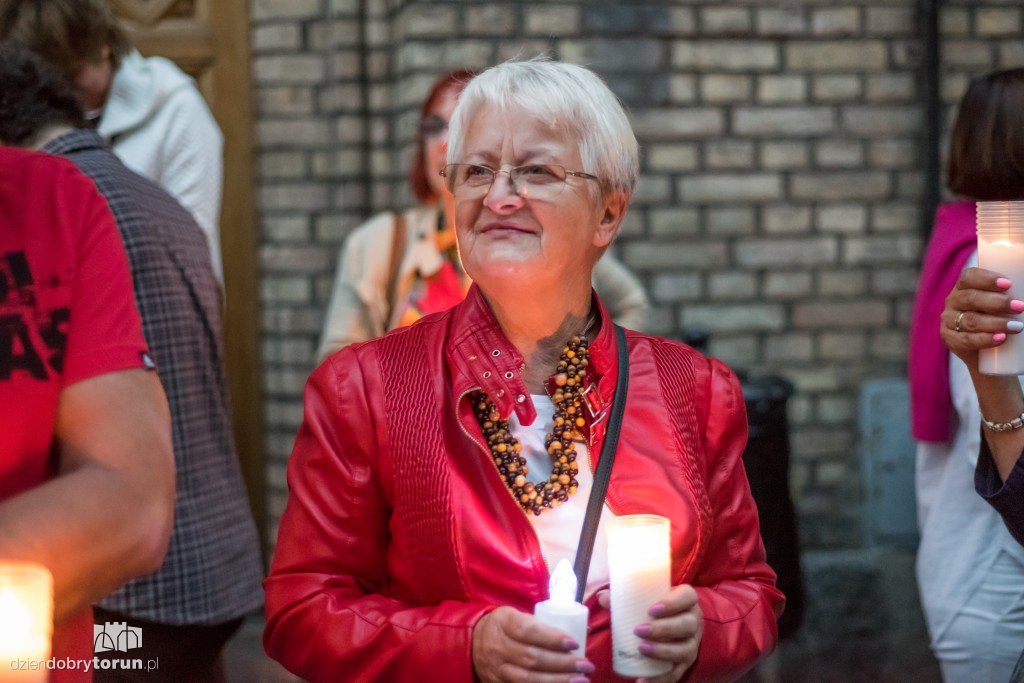 Łańcuch światła przed Sądem Okręgowym