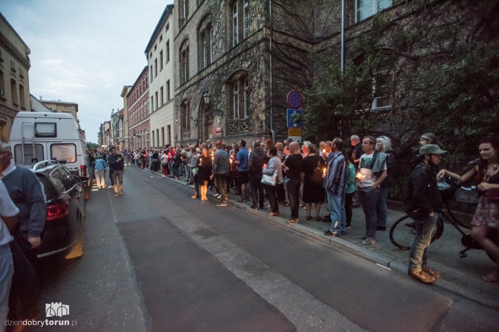 Łańcuch światła przed Sądem Okręgowym