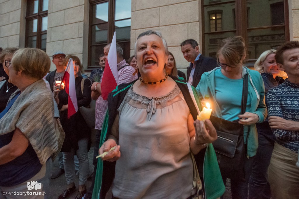 Łańcuch światła przed Sądem Okręgowym