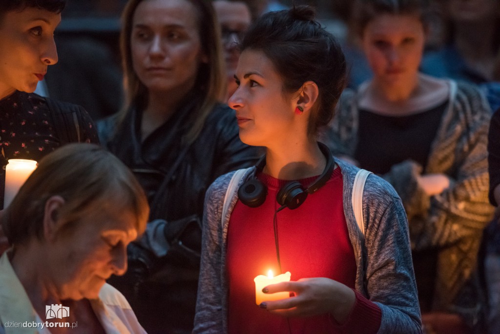 Łańcuch światła przed Sądem Okręgowym