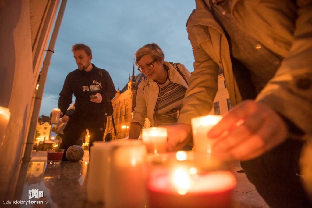 Łańcuch światła przed Sądem Okręgowym