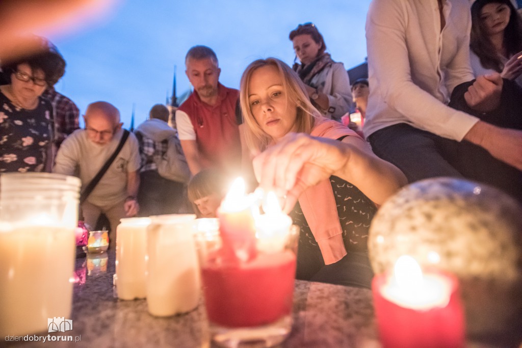 Łańcuch światła przed Sądem Okręgowym