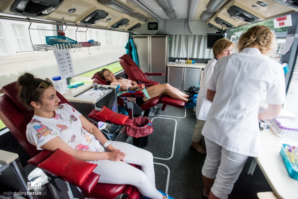 Torunianie oddawali krew w krwiobusie