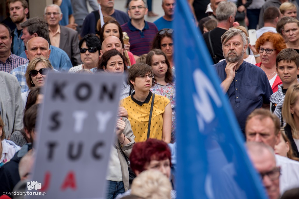 Niedzielny protest w obronie sądów