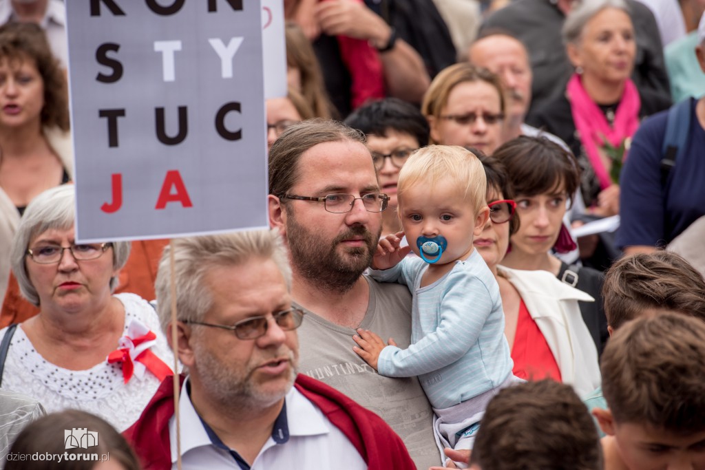 Niedzielny protest w obronie sądów