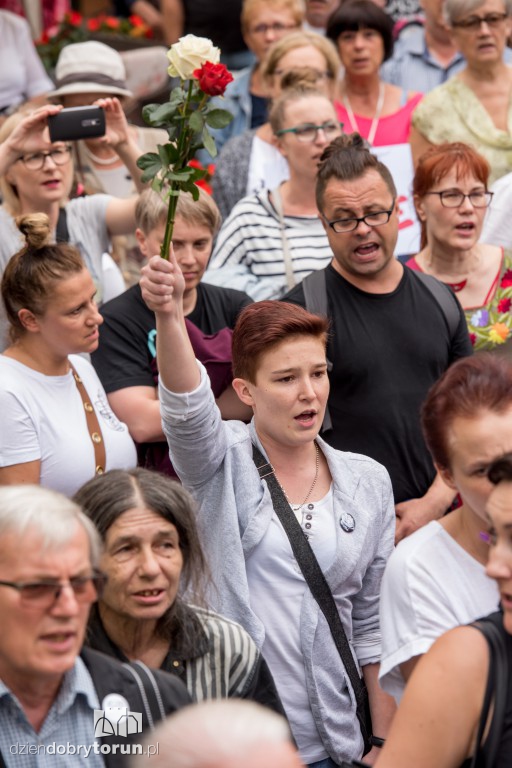 Niedzielny protest w obronie sądów