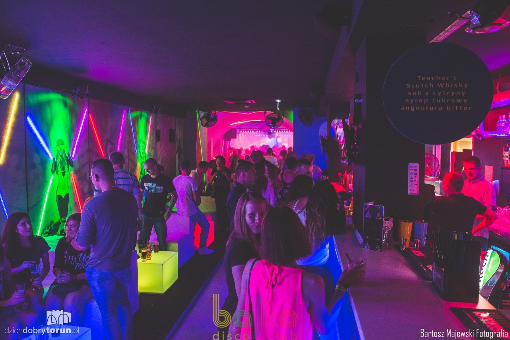 Przepiękne kobiety w Bajce Disco Club