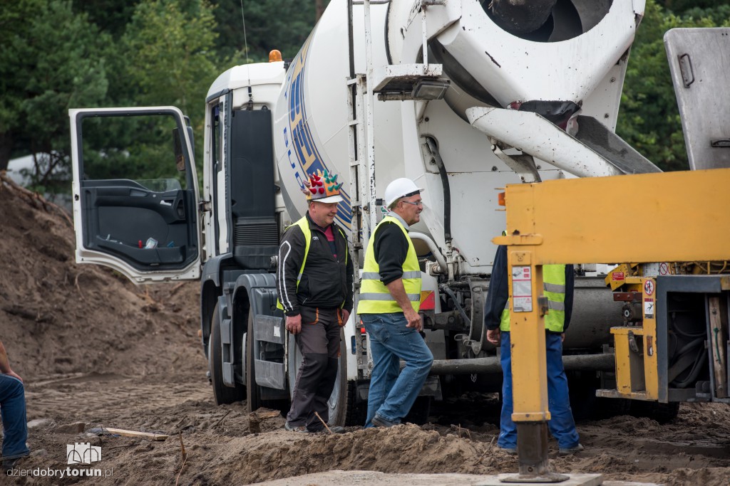 Neuca buduje się na JAR-ze. Już leją beton!