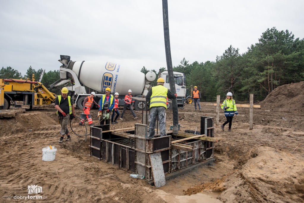 Neuca buduje się na JAR-ze. Już leją beton!