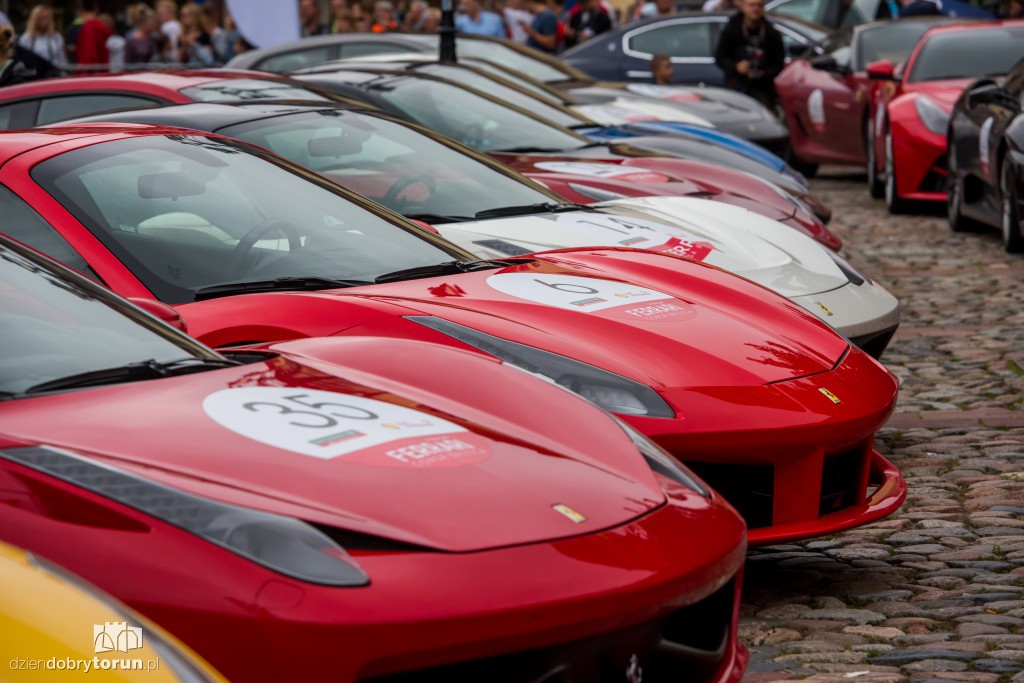 Ferrari opanowały Rynek Nowomiejski