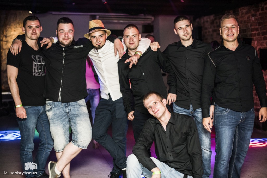 Wymixowana impreza w Szwejku