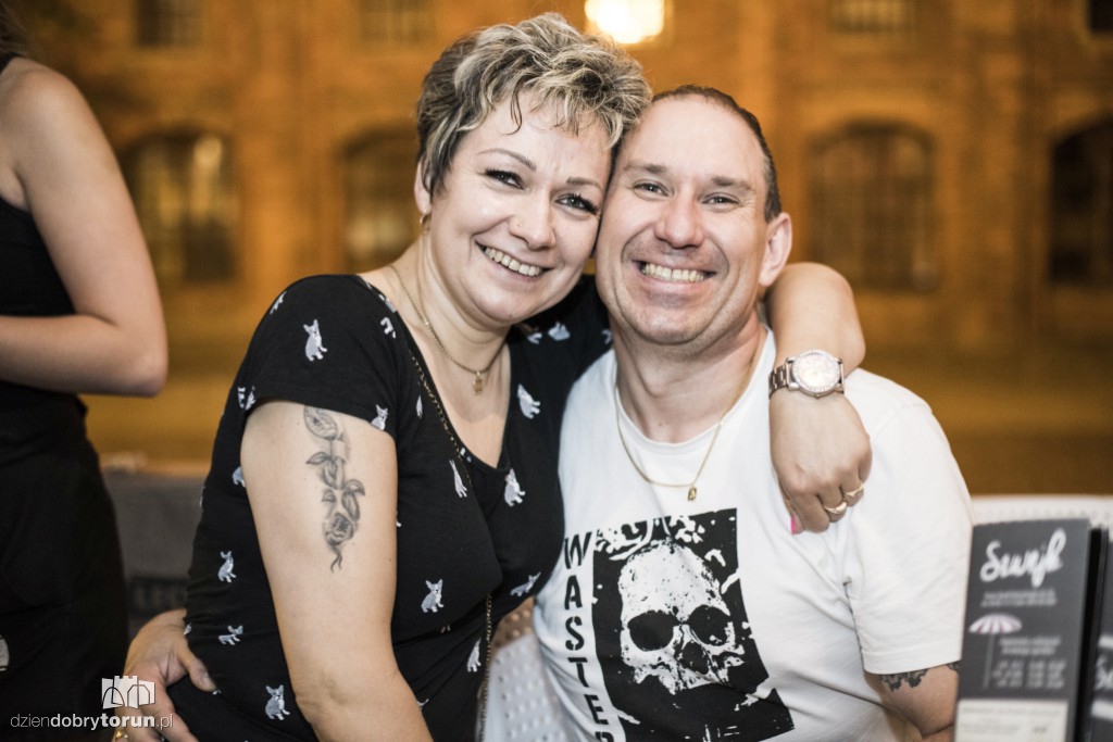 Wymixowana impreza w Szwejku