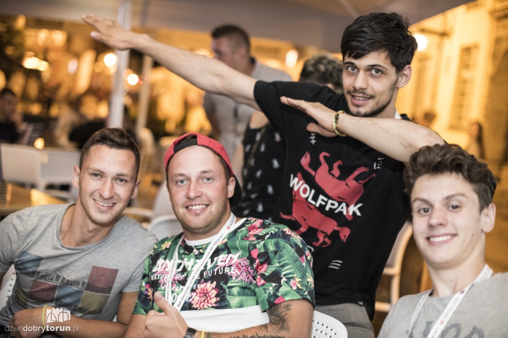 Wymixowana impreza w Szwejku