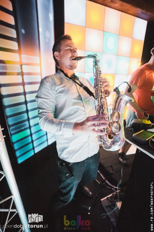 Wyśmiewana muzyka ściąga tłumy